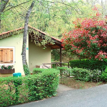 Bungalow With Free Water Park Entry At Villaggio Il Paese Di Ciribi, 度假居 *