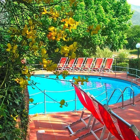 Bungalow With Free Water Park Entry At Villaggio Il Paese Di Ciribi, 切里亚莱