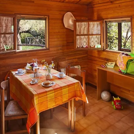 Bungalow With Free Water Park Entry At Villaggio Il Paese Di Ciribi, 度假居
