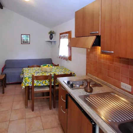 Bungalow With Free Water Park Entry At Villaggio Il Paese Di Ciribi, 度假居