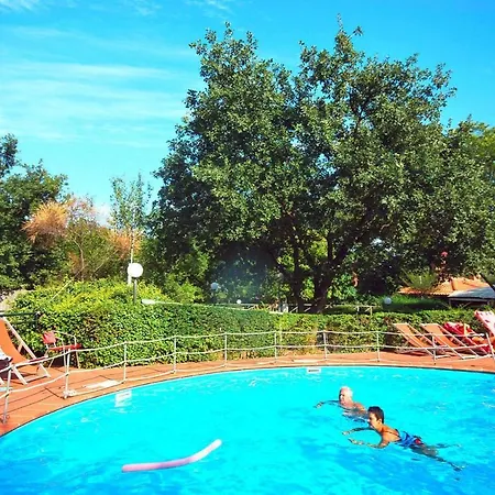 度假居 Bungalow With Free Water Park Entry At Villaggio Il Paese Di Ciribi,