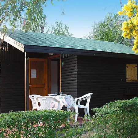 Bungalow With Free Water Park Entry At Villaggio Il Paese Di Ciribi, 別荘 チェリアーレ