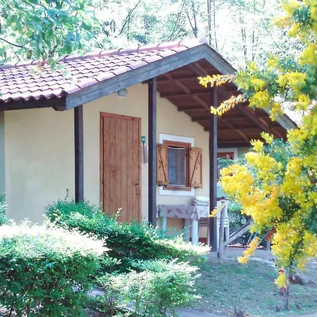 Bungalow With Free Water Park Entry At Villaggio Il Paese Di Ciribi, 別荘 *