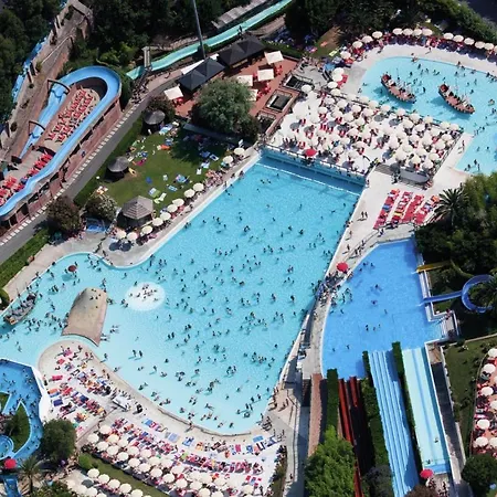別荘 Bungalow With Free Water Park Entry At Villaggio Il Paese Di Ciribi, *